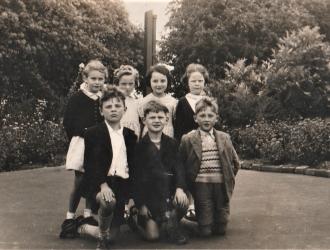 Schoolchildren 1958; back row:  Rachel Mowles, ?, Janet Buckleder, Diane Pearson.  Front row: Roderick Anderson, Brian Fearis, Robert Holdin